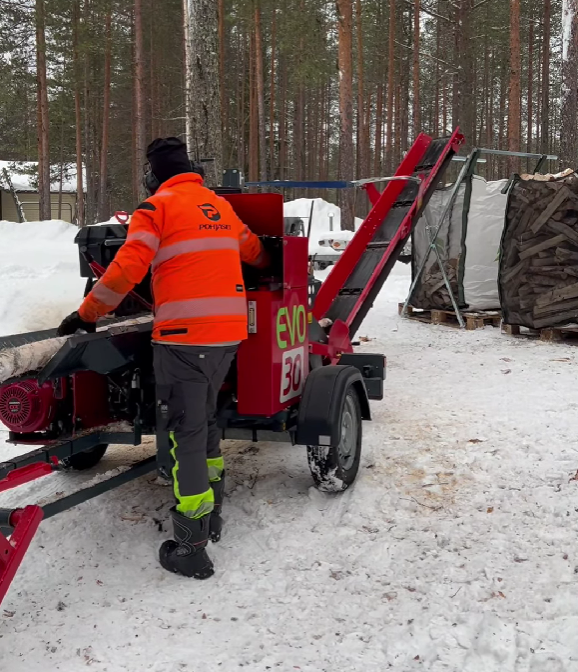 Kuva polttopuiden teosta